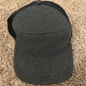 Lululemon baller SnapBack hat gently used men’s